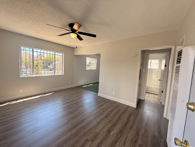 Foto del edificio - 7800 S Hoover St