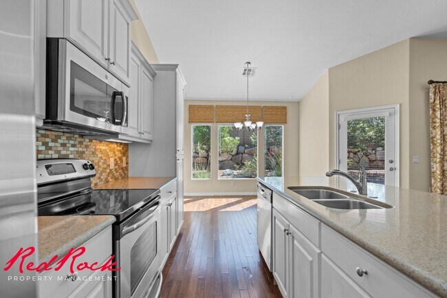 Foto del edificio - Sun River 2 Bedroom Home with Bonus Den! F...