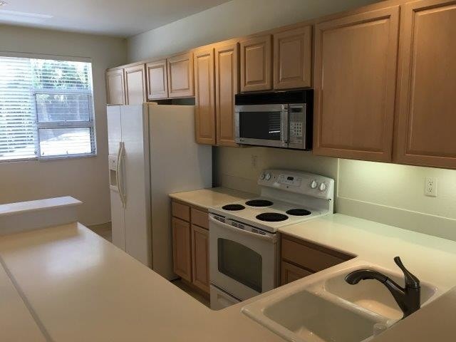 Building Photo - 1355 Moanalualani Pl