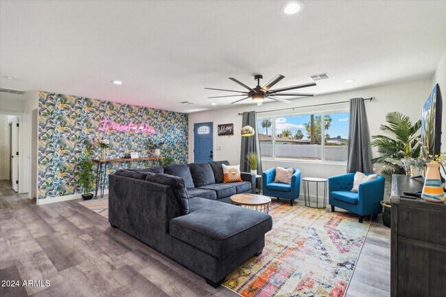 Foto del edificio - 8344 E Bonnie Rose Ave
