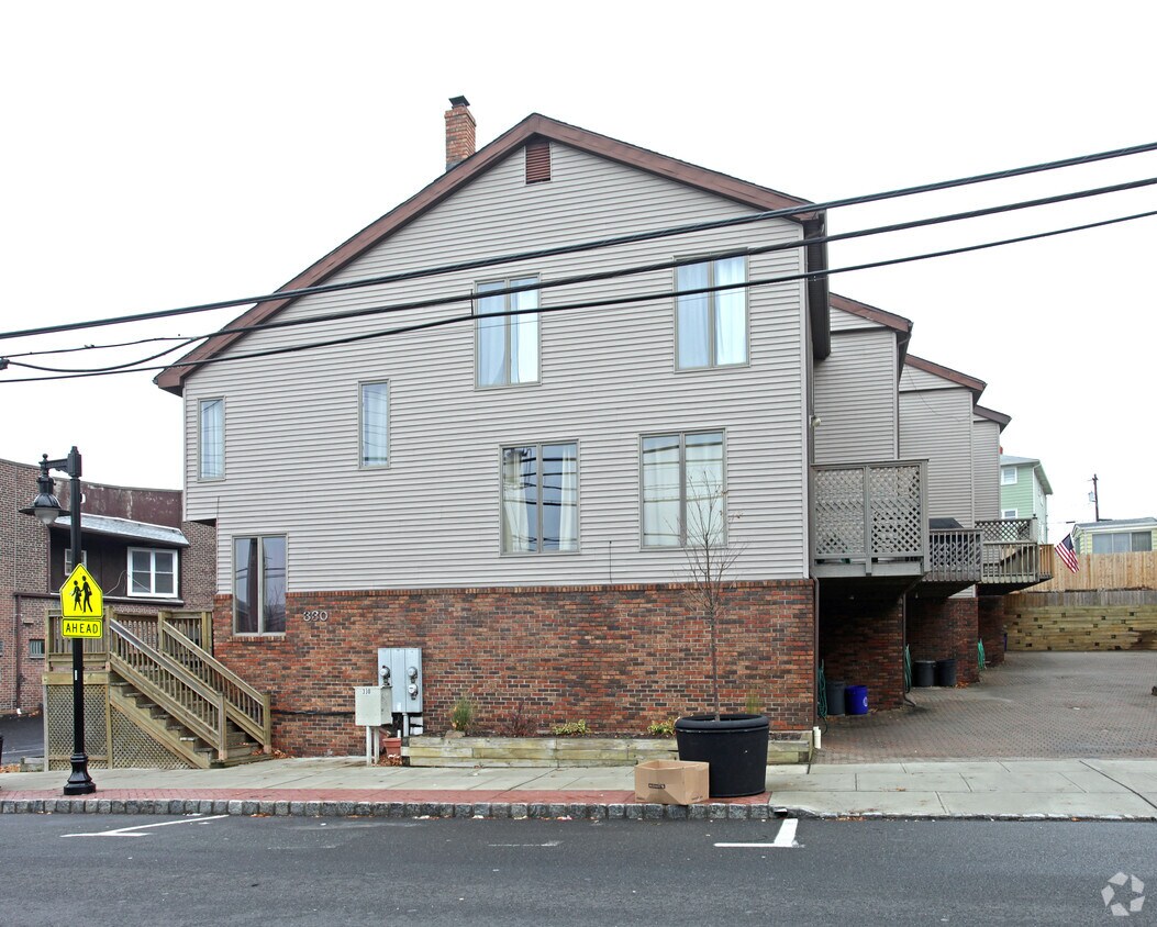 330 Hackensack St, Carlstadt, NJ 07072 Apartments in Carlstadt, NJ
