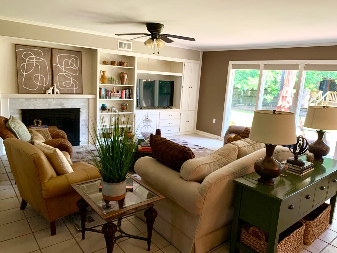 Foto principal - 37 Pine Manor Dr