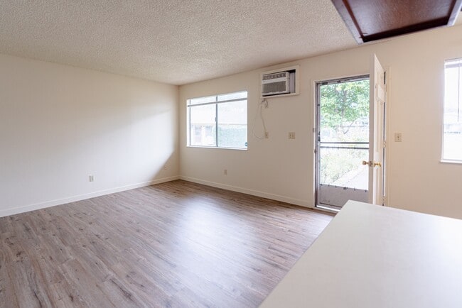 Building Photo - 1220 Fairview Dr