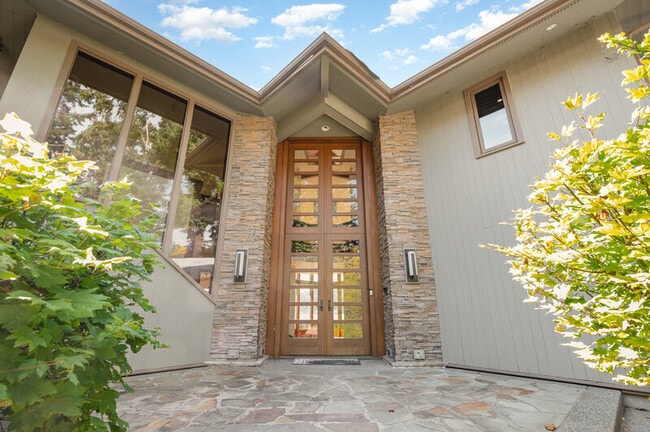 Building Photo - 88 Cascade Key