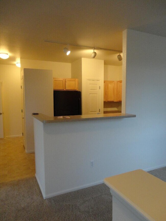 Building Photo - Beautiful 2BR/2BA Condo in Parkfield Lake!...