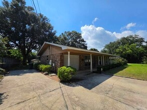 Building Photo - 5505 Fairview Dr
