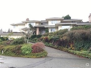 Building Photo - 7942 Lake View Ln