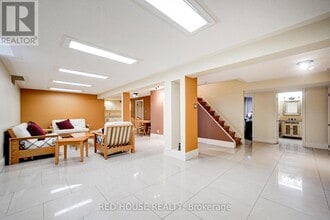 Building Photo - 4450 Mayflower Dr