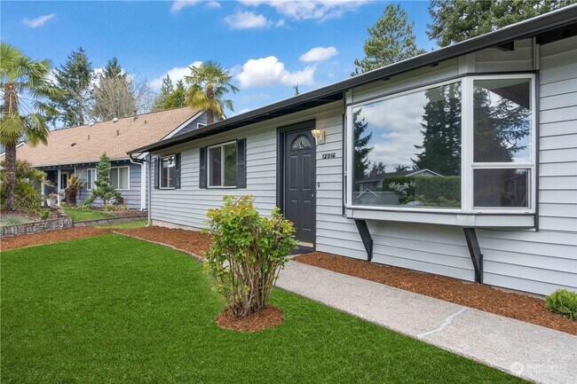 Foto del edificio - CLICK "REQUEST A TOUR" NOW!