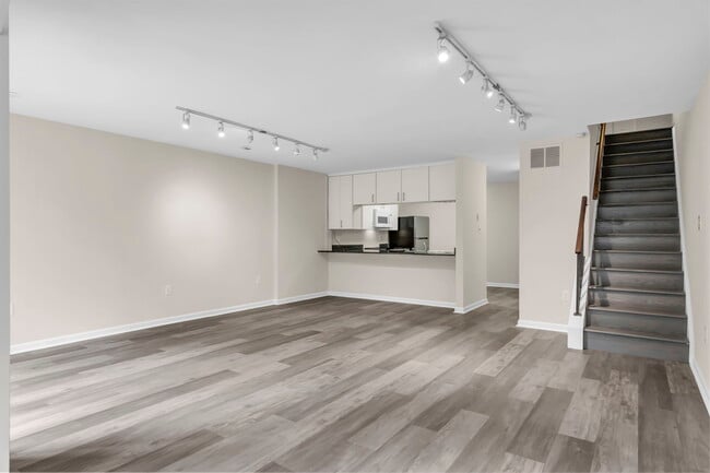Building Photo - 3756A Madison Ln