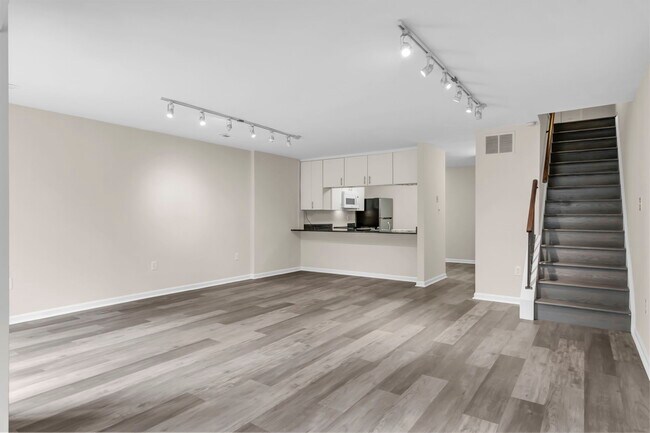 Foto del edificio - 3756A Madison Ln