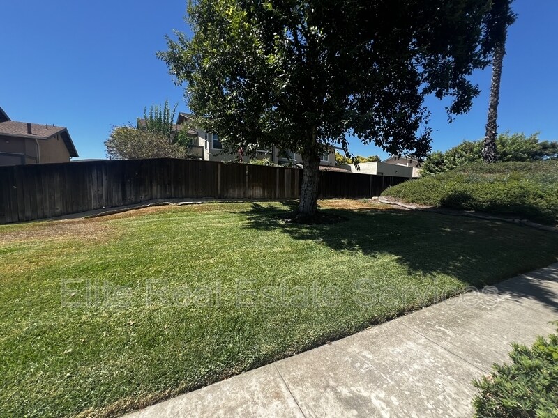Foto del edificio - 10633 Aristocrat Ct