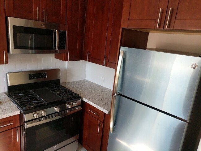 Foto del edificio - 16554 W Sunset Blvd