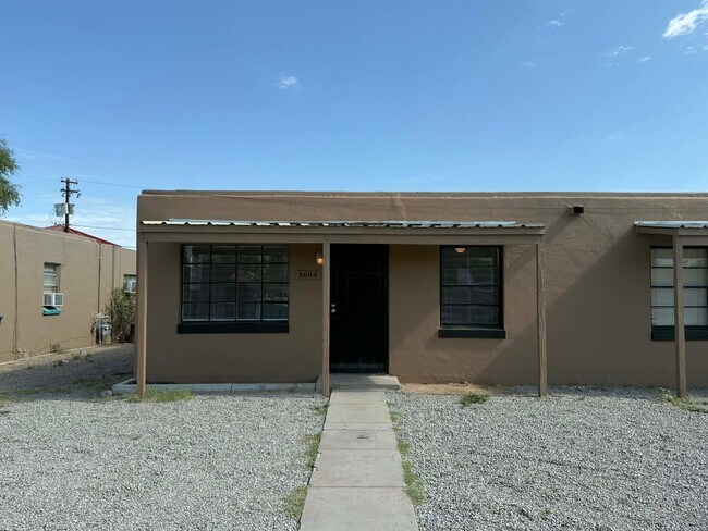 Foto del edificio - 5009 E 1st St