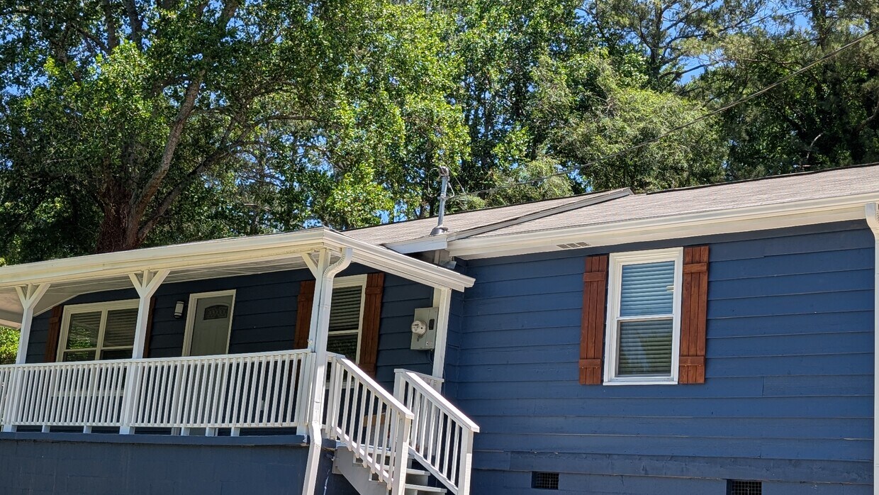 Front - 540 Stell Rd