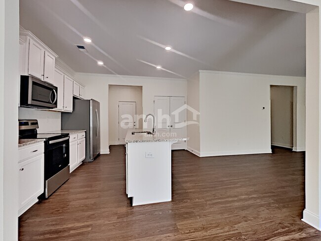 Building Photo - 581 Woodall Road