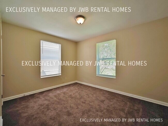 Foto del edificio - 7825 Tory Pl W