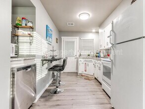 Building Photo - 425 Babb Dr