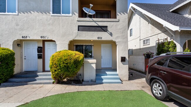 Foto del edificio - 601 W 49th St