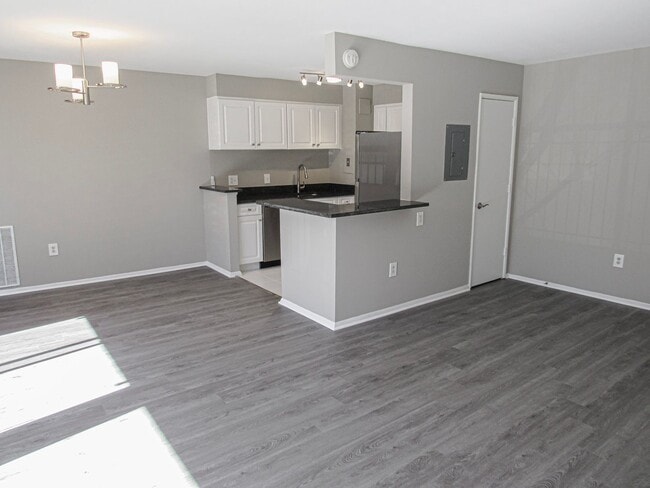 Building Photo - Bright and Modern 1 Bed 1 Bath Condo With ...