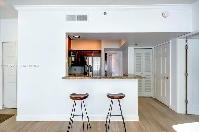 Foto del edificio - 3105 NE 184th St