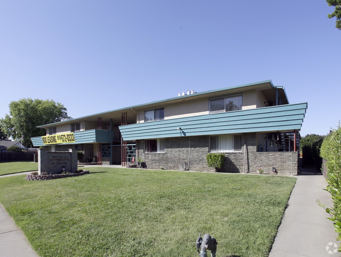 The Montecito - The Montecito Apartments