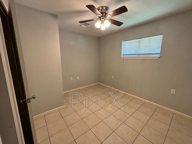 Foto del edificio - 6450-6462 W Nicole Ln