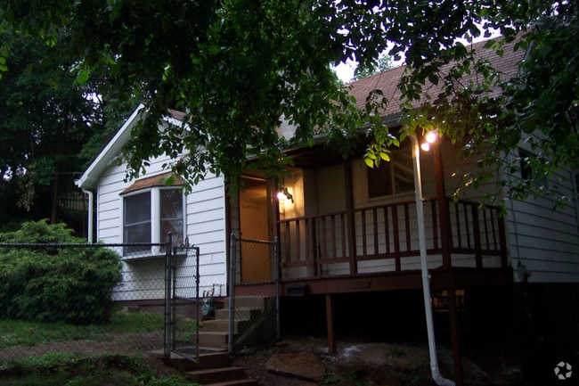 Building Photo - 1522 Belasco Ave