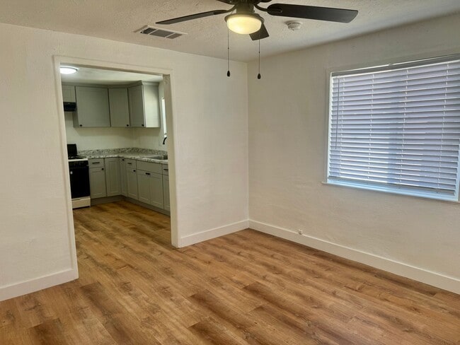 Building Photo - 2 Bedroom Country style house