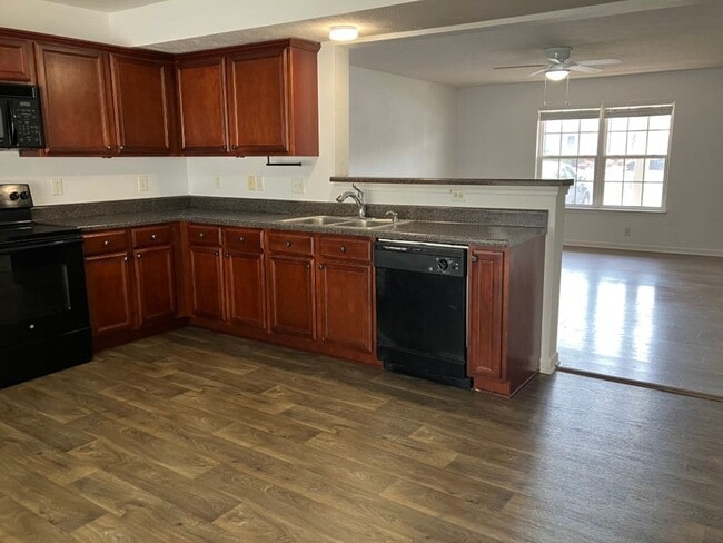 Building Photo - MOVE IN SPECIAL $300 off one month's rent!...