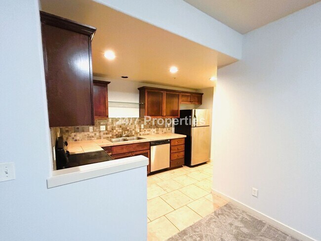 Foto del edificio - Updated 2 BD | 1 BA Condo with Amenities - Arbor Crossing