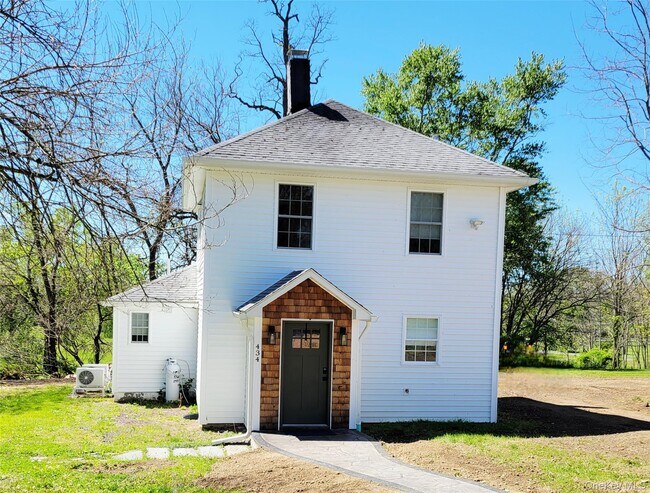Foto del edificio - 434 Du Bois Rd