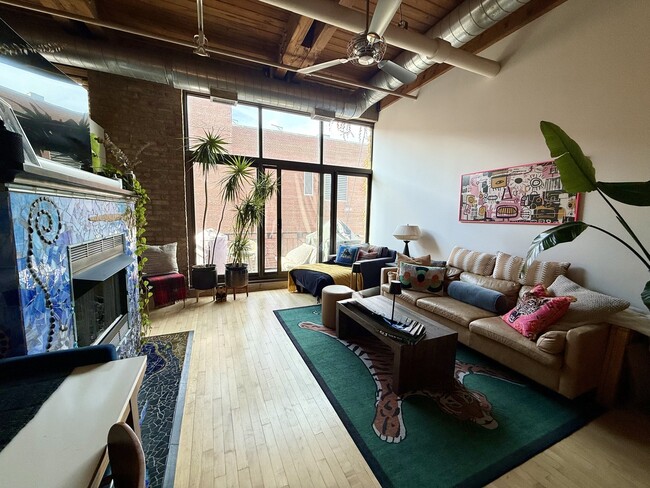 Foto del edificio - 1330 W Monroe St