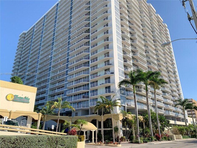 Building Photo - 7601 E Treasure Dr
