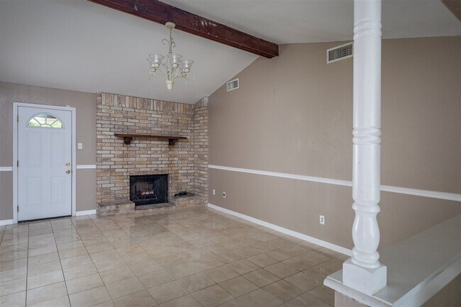 Building Photo - 114 Paloma Dr