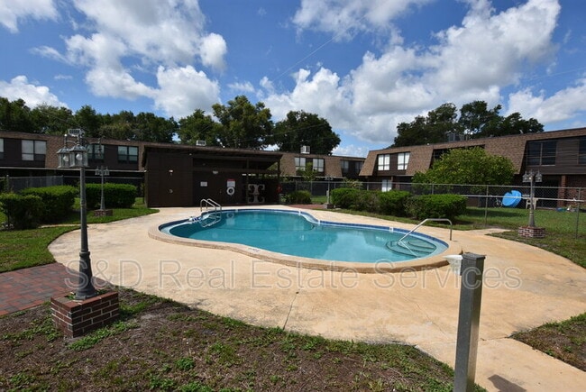 Building Photo - 1836 N Crystal Lake Dr