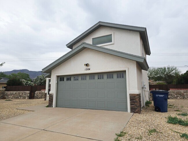 Foto del edificio - Charming 3 bedroom, 2.5 bath home in West ...