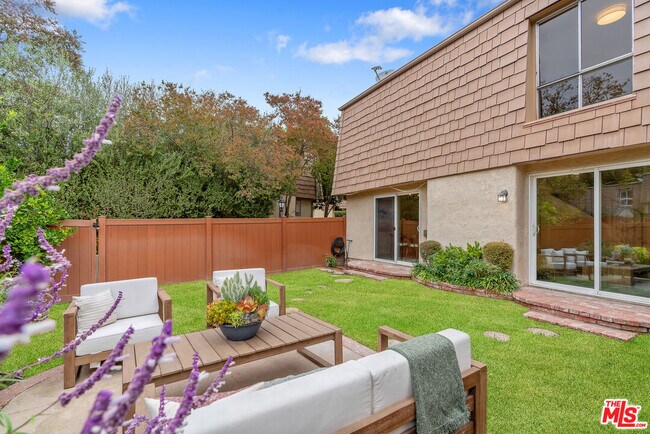 Foto del edificio - 4032 Yankee Dr