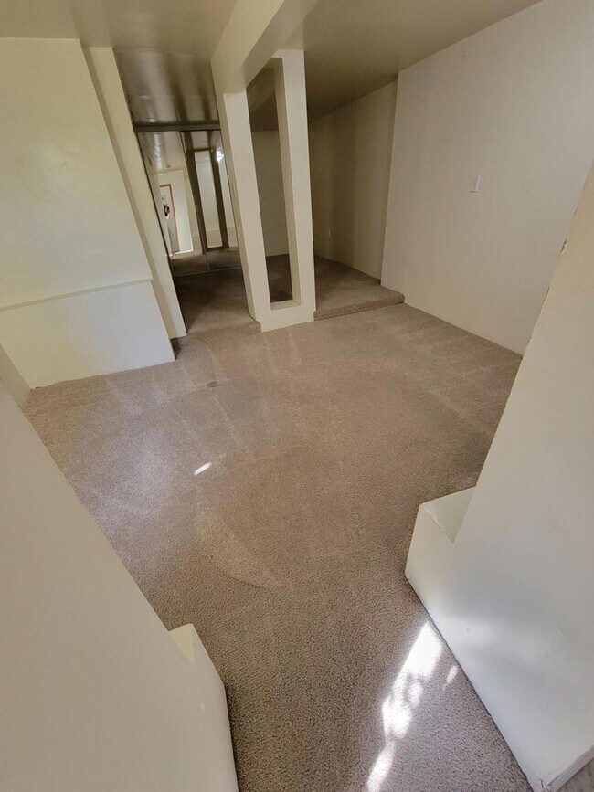 Foto del edificio - 570 E Claremont St