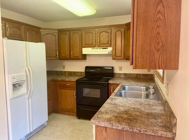 Building Photo - 8057 Red Squirrel Dr