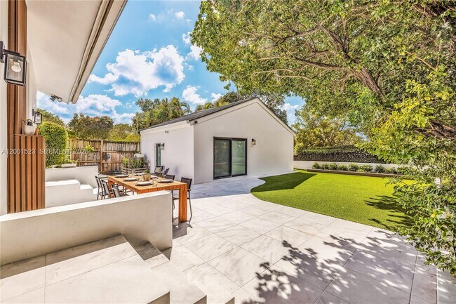 Foto del edificio - 320 NE 88th St