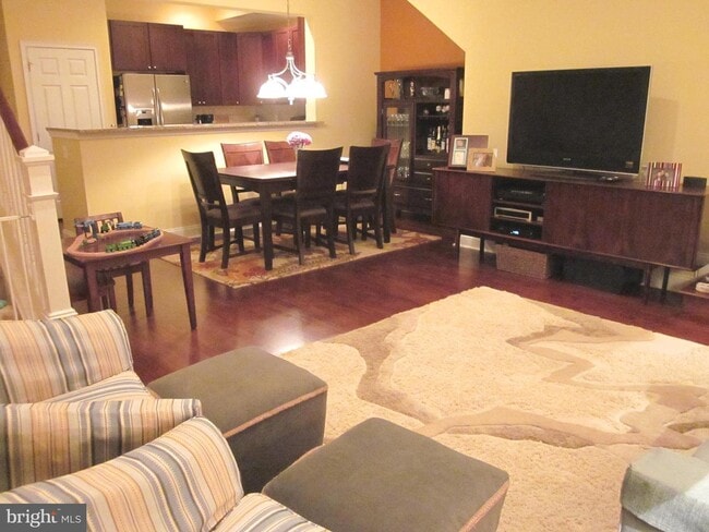 Building Photo - 608 Admirals Way