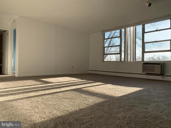 Foto del edificio - 1030 E Lancaster Ave