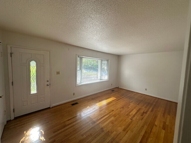 Building Photo - 555 Cimarron Dr