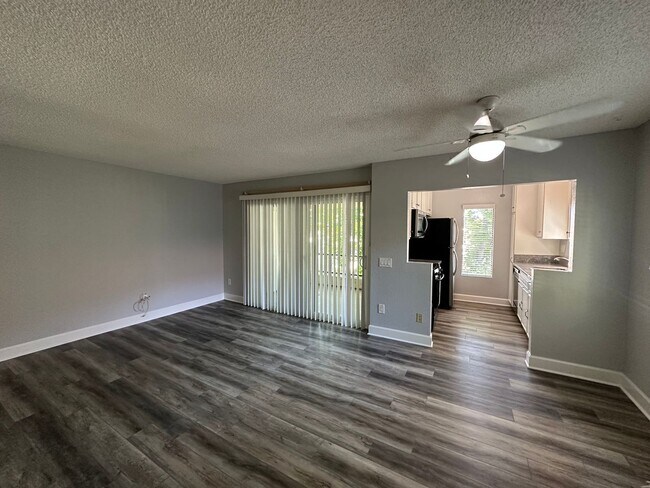 Building Photo - Embrace Luxury and Style in this Stunning ...