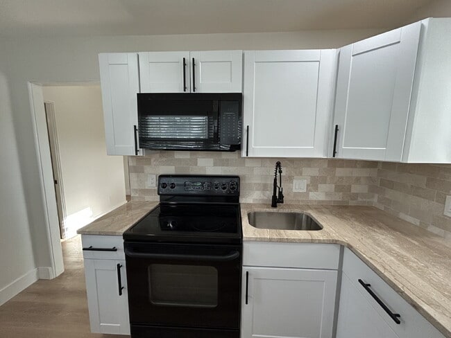 Photo - "Cozy 1-Bed Retreat in St. Pete's Heart – ... Apartment