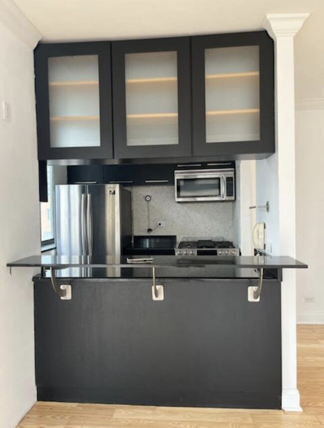 Black granite countertops - 380 Rector Pl