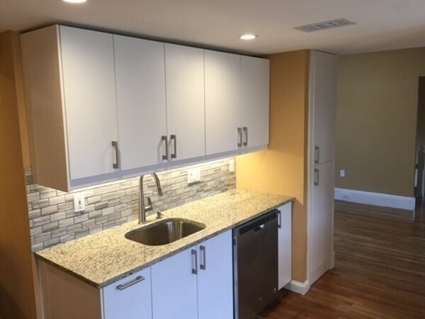 Foto del edificio - 23 Anawan Ave