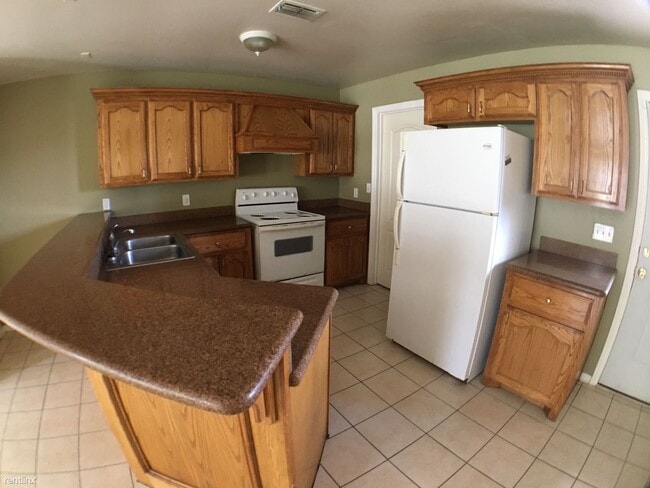 Building Photo - 3 br, 2.5 bath Townhome - 1304 W Fig Ave 3...