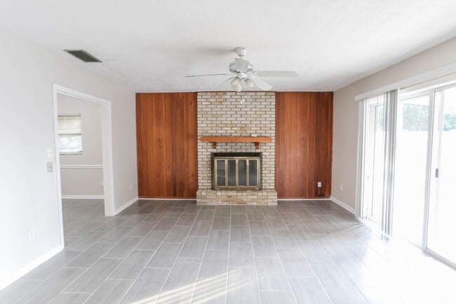 Building Photo - 906 Kewannee Trail